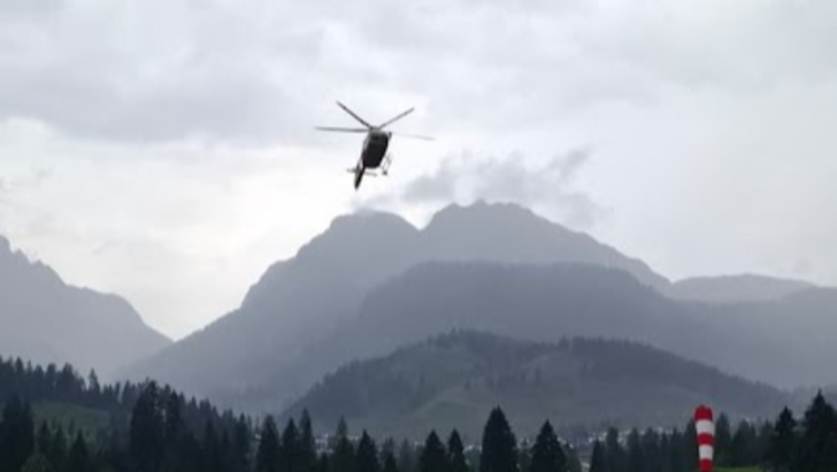 Fulmine colpisce il cavo della ferrata: tre escursionisti investiti dalla scossa - 