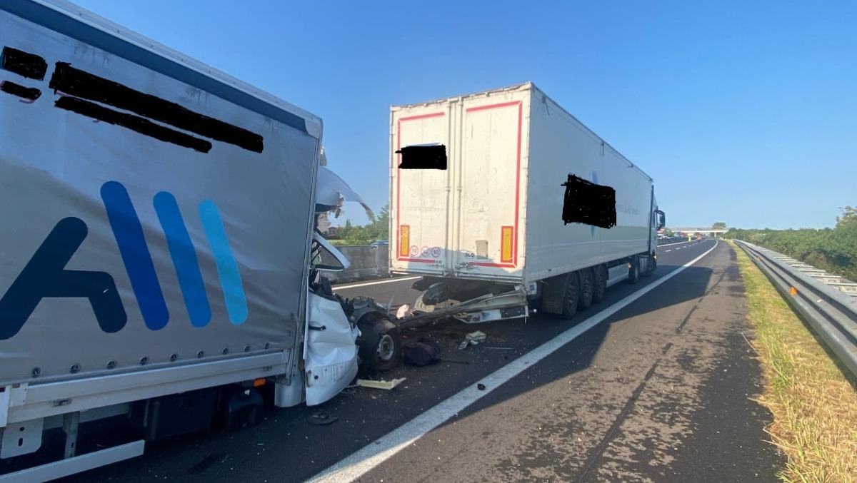 Tampona un camion sull’A4: morto il conducente del furgone - 