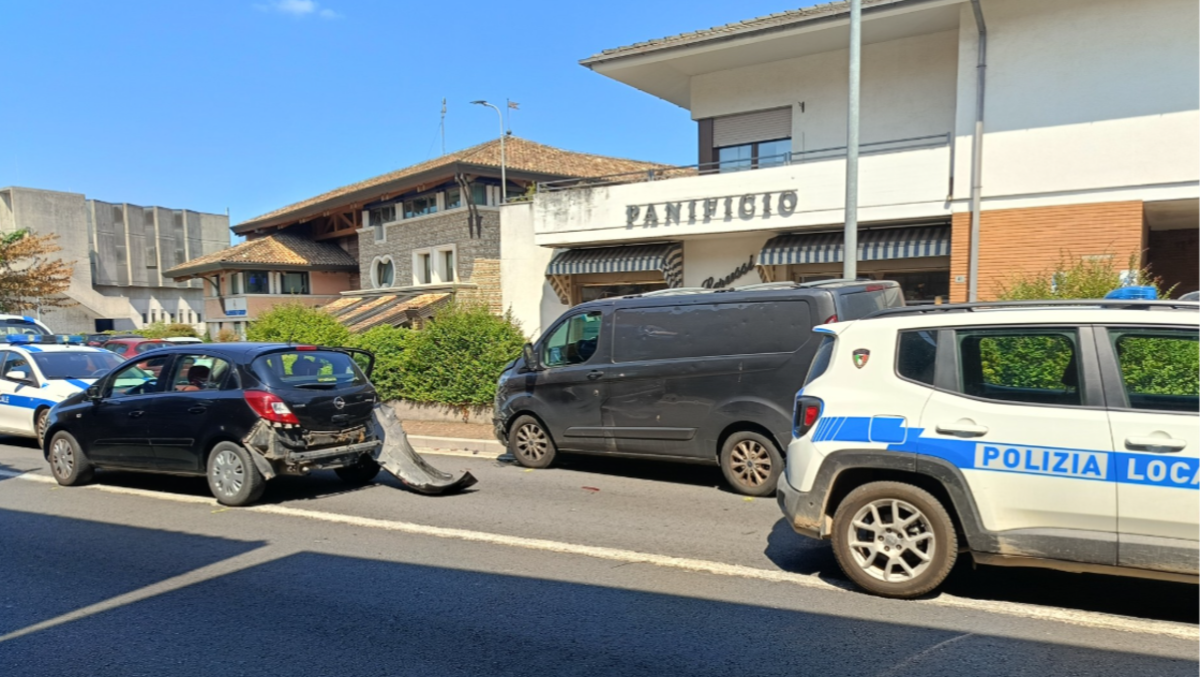 Campoformido, coda sulla Pontebbana dopo lo scontro tra auto e furgone: due donne medic ate - 