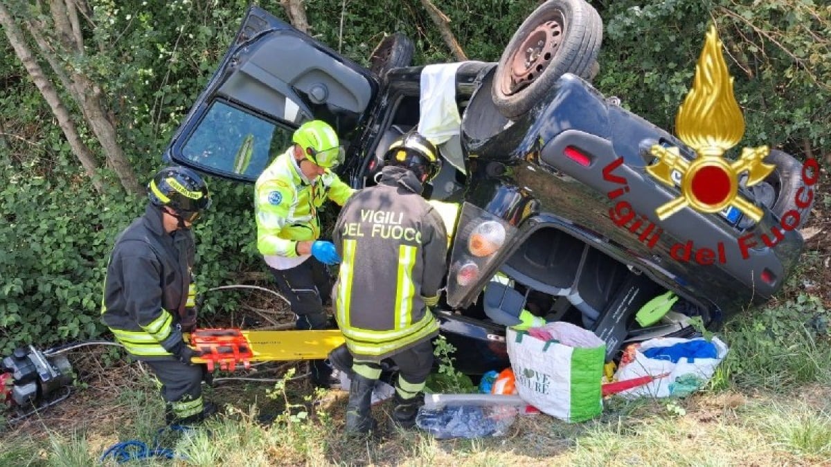 Gorgo al Monticano, auto si rovescia lungo la Postumia: donna soccorsa nell'abitacolo - 