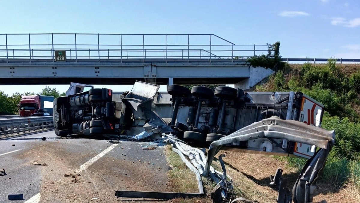 A4 verso Venezia bloccata nel tratto friulano: camion rovesciato tra Villesse e Palmanova - 