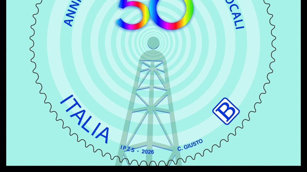 Un francobollo celebra mezzo secolo di radio e televisioni locali: da oggi anche negli sportelli filatelici del Friuli - 