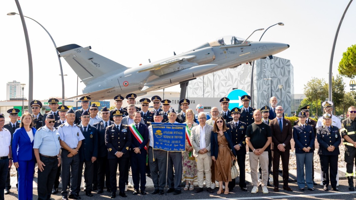 Un jet militare accoglie chi arriva a Jesolo: inaugurato l’AMX all’ingresso della città - 