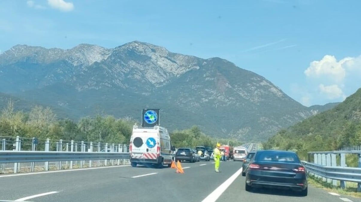 A23, mattina di disagi alle porte di Udine: incidente tra camion e auto, code da Gemona - 
