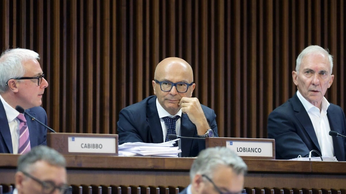 Edifici pubblici più freschi d’estate: la Regione apre alla svolta di tetti verdi e facciate vegetali - 
