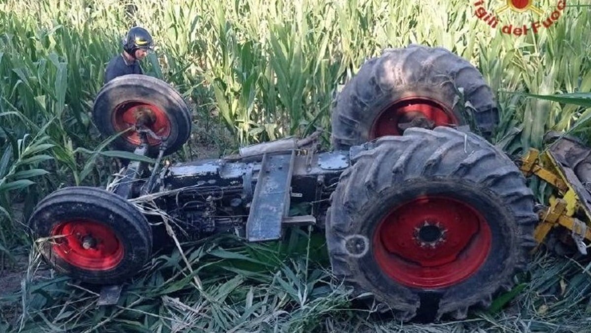 Trattore ribaltato nelle campagne di Pradis, morto a 76 anni un contoterzista di San Michele - 
