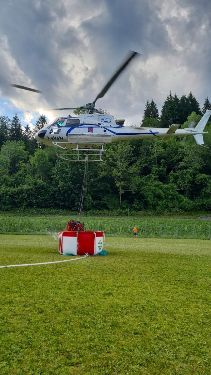 Incendio sul monte Raut sotto controllo: bruciati 2mila mq nei boschi di Andreis