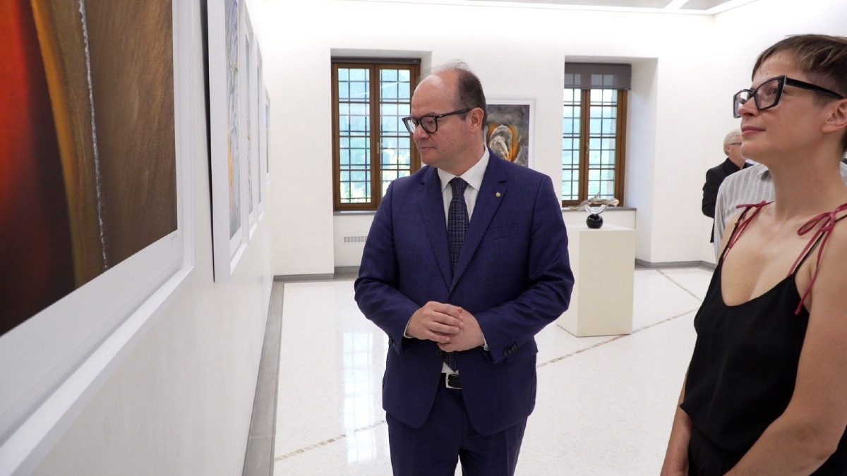 Castello Ceconi apre una galleria d’arte: a Pielungo debutta la mostra No Place | No Time