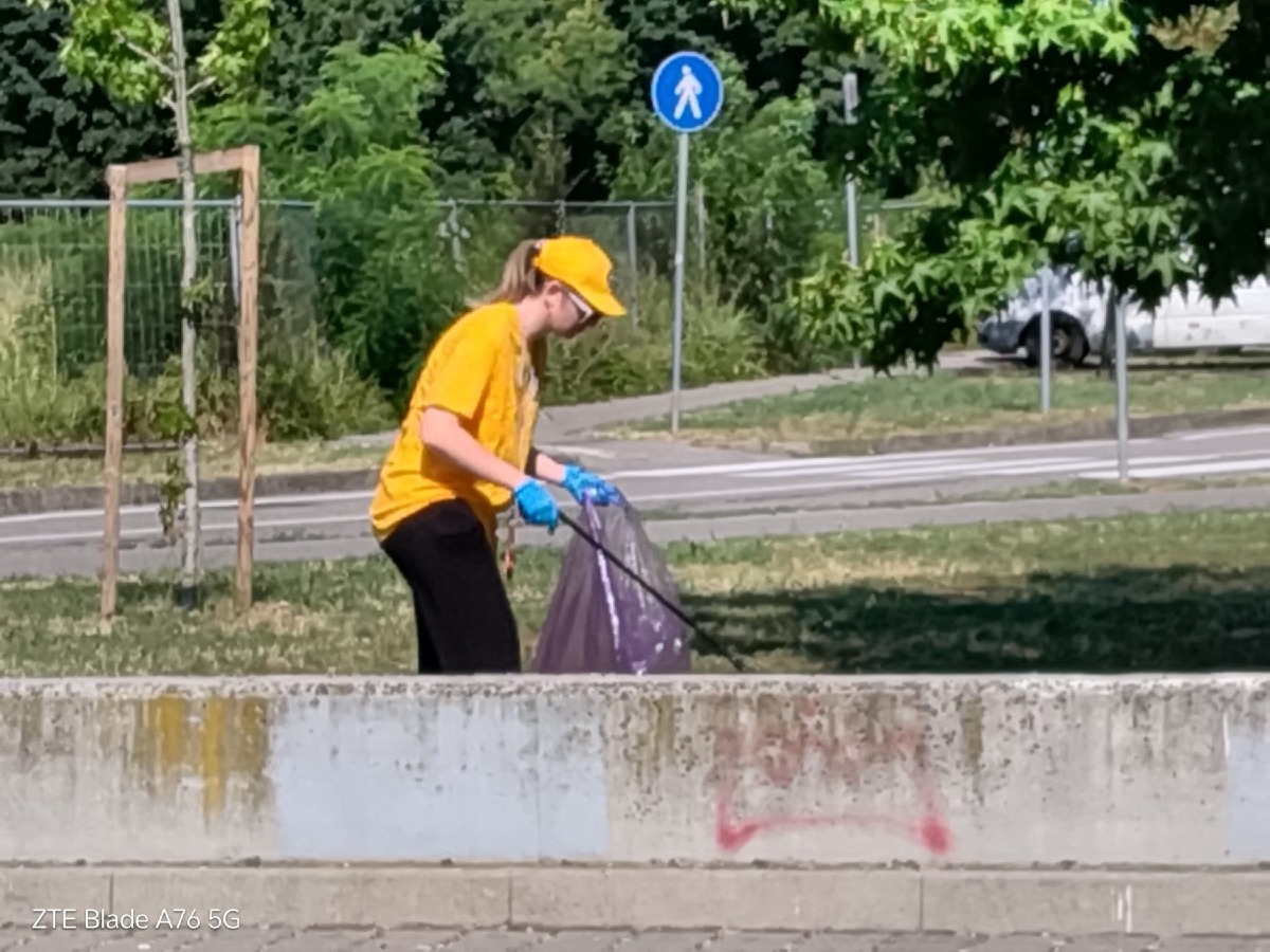 Padova, raccolti 50 chili di rifiuti tra via D’Avanzo e via Rubaltelli