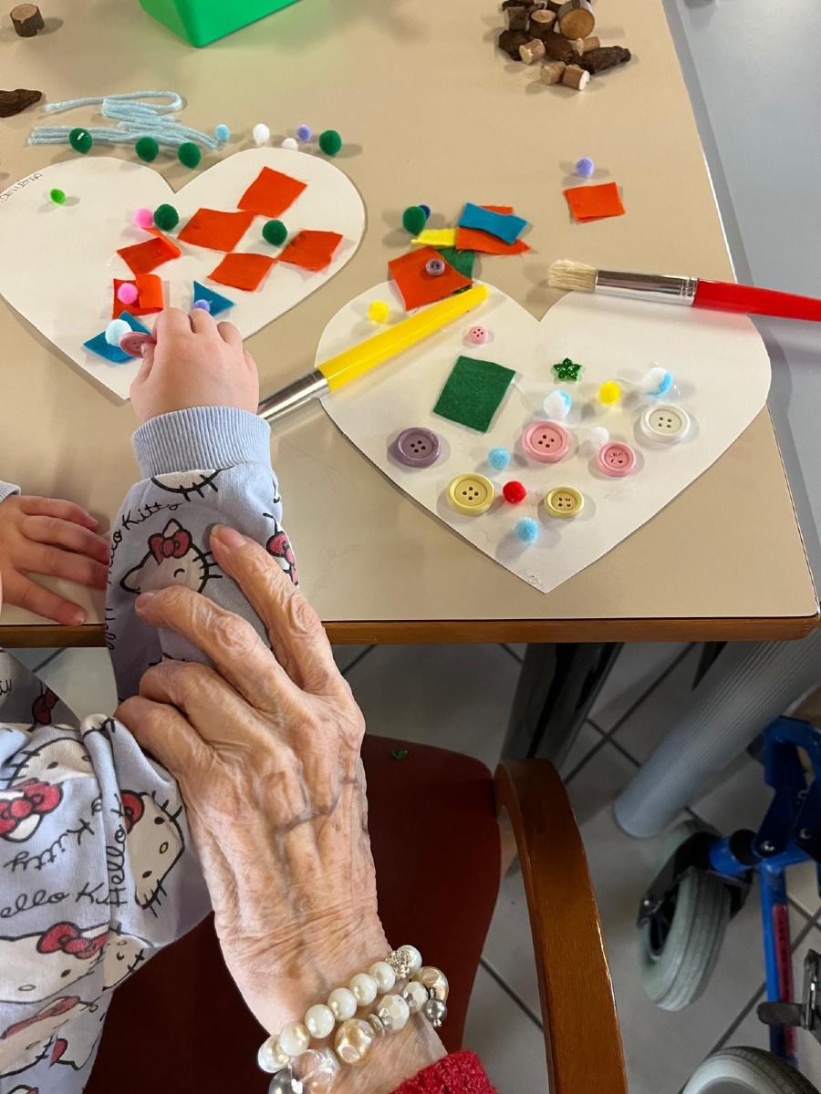 Bambini del nido e anziani insieme alla Quiete di Udine con “Cuori a confronto”