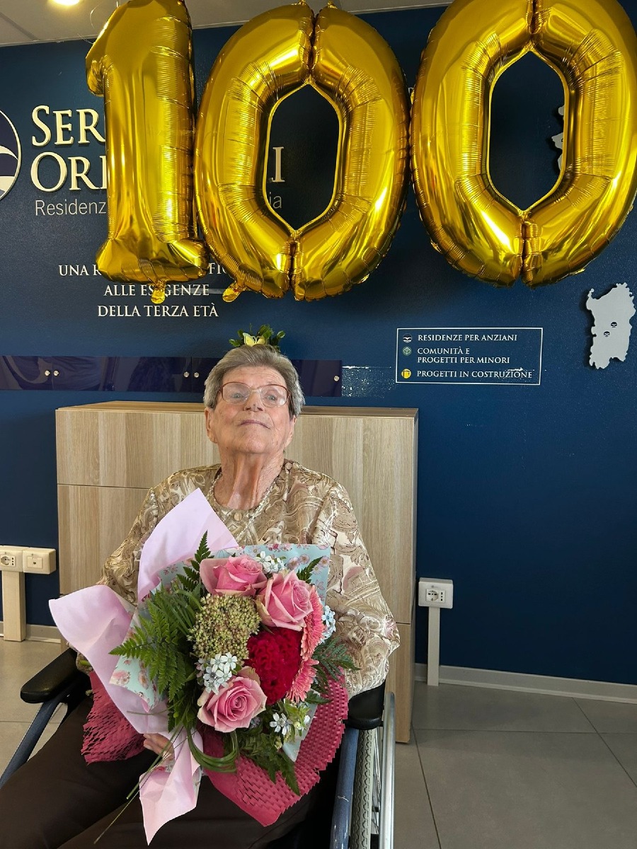 Erminia compie 100 anni alla Residenza San Sebastiano di Cinto Caomaggiore