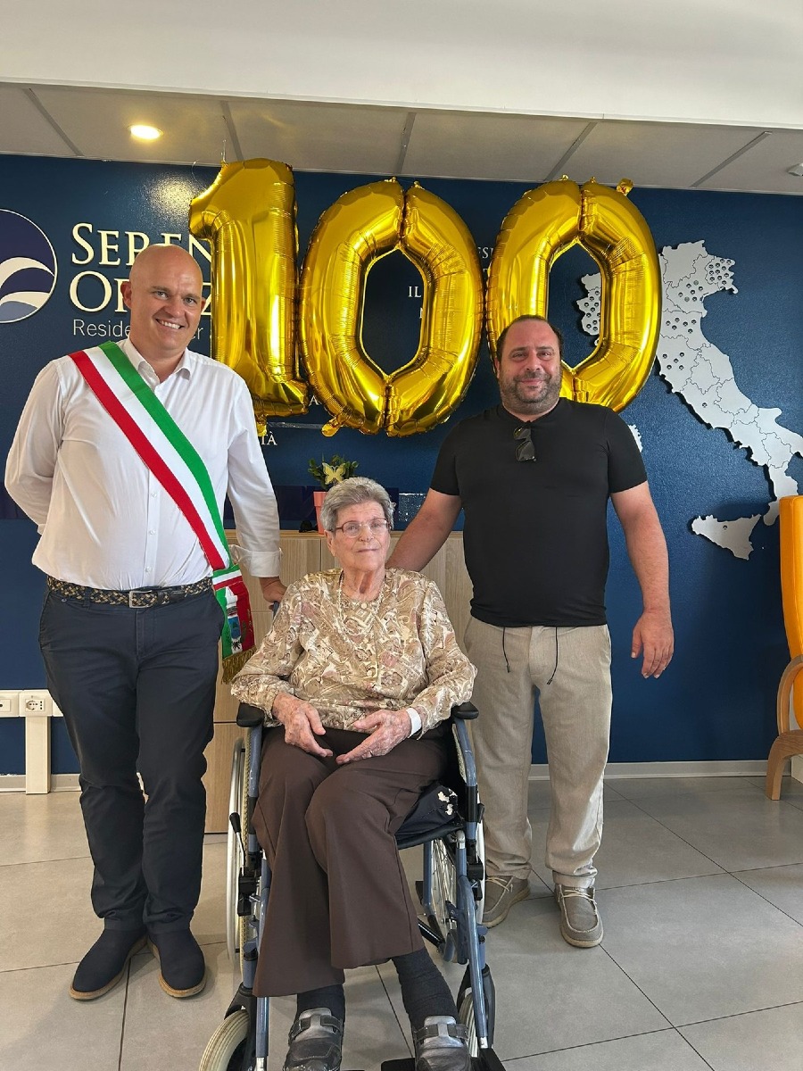 Erminia compie 100 anni alla Residenza San Sebastiano di Cinto Caomaggiore