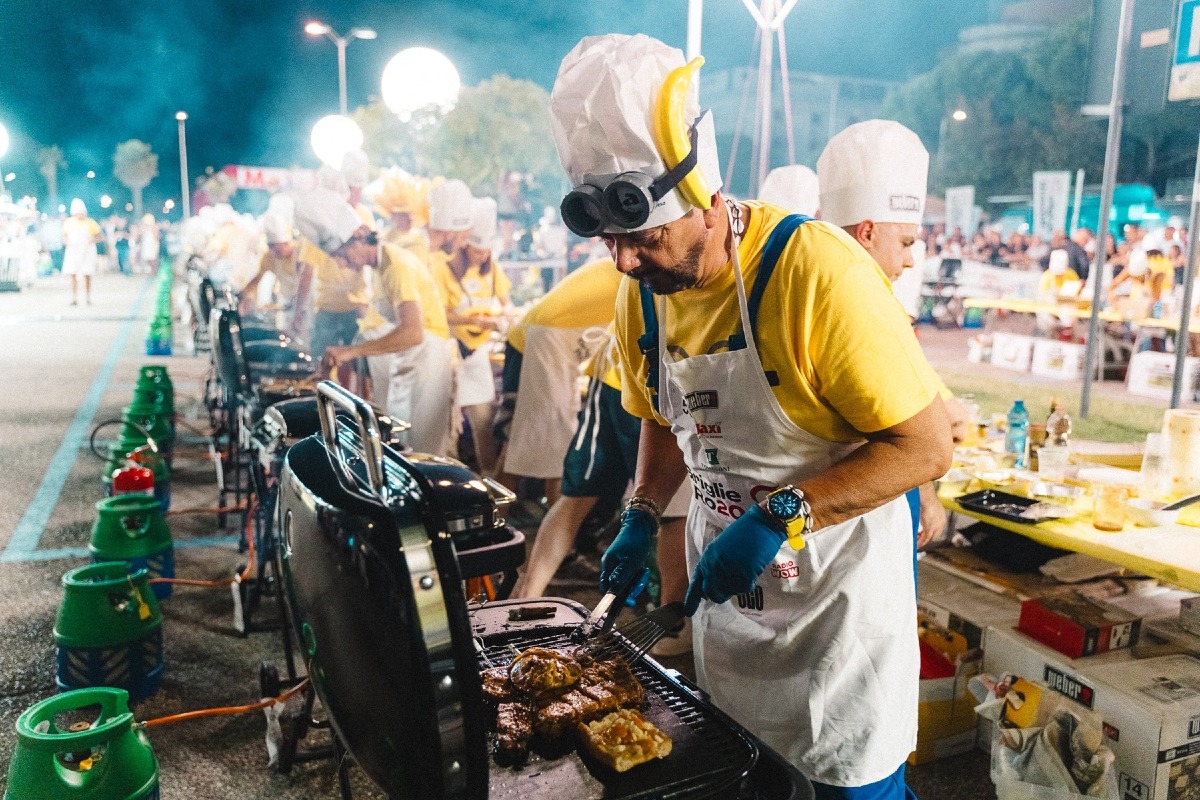 Griglie Roventi a Jesolo, 100 coppie in gara alla piastra in piazza Torino