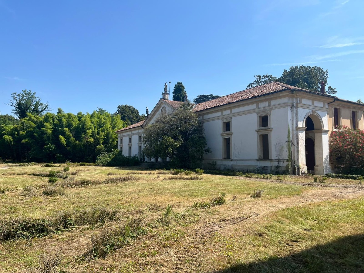 Villa Franchetti, partiti i lavori sul verde: la Provincia investe 225mila euro
