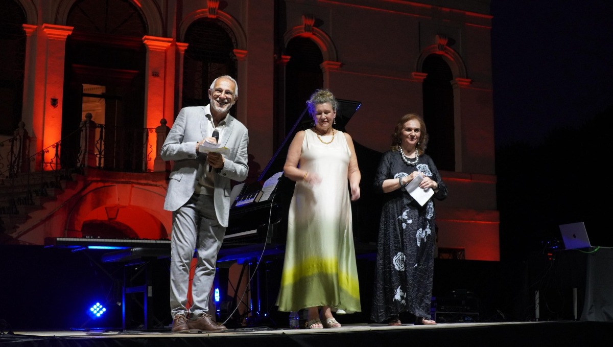 Paolo Buonvino incanta Fiesso Umbertiano: in piazza musica e dialogo su pace e umanità