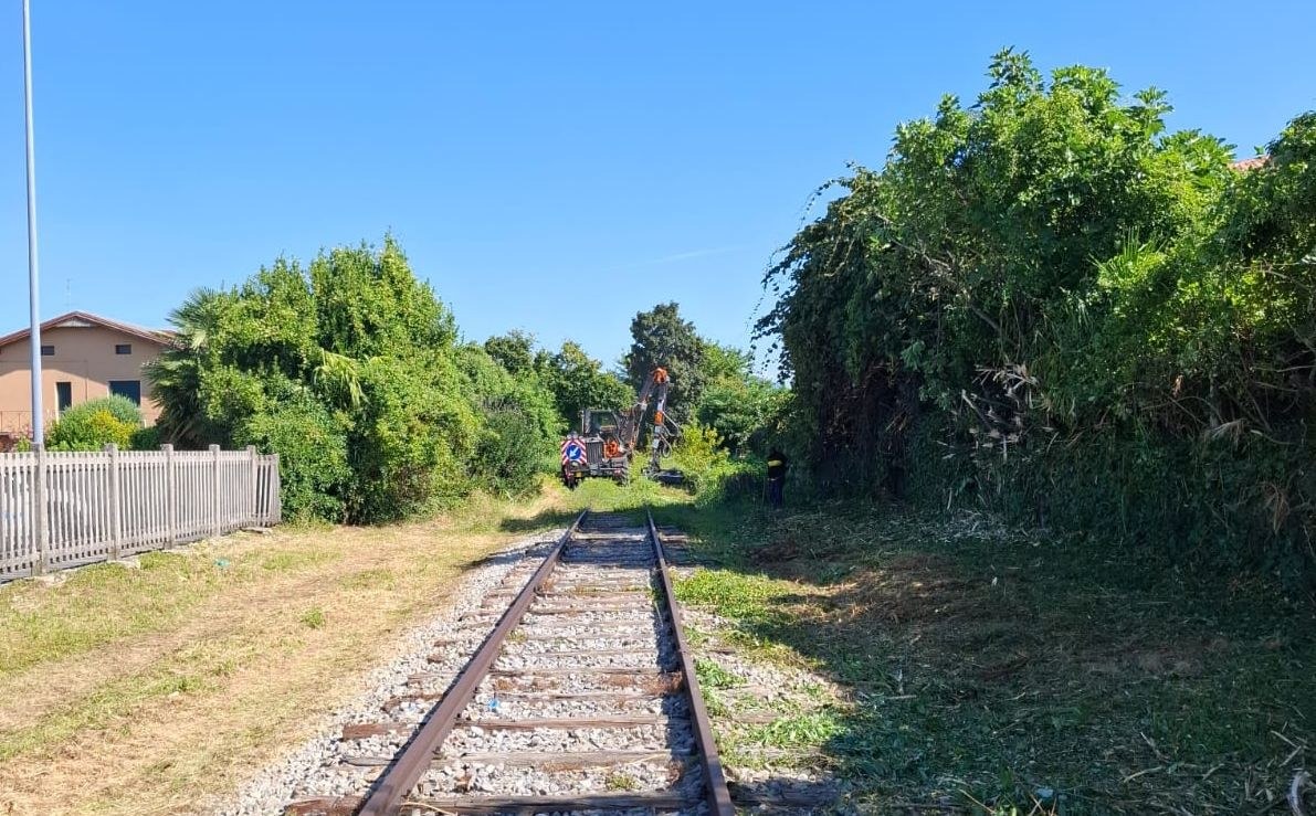Ex ferrovia Casarsa-Pinzano, partiti gli sfalci per la futura ciclovia regionale FVG6