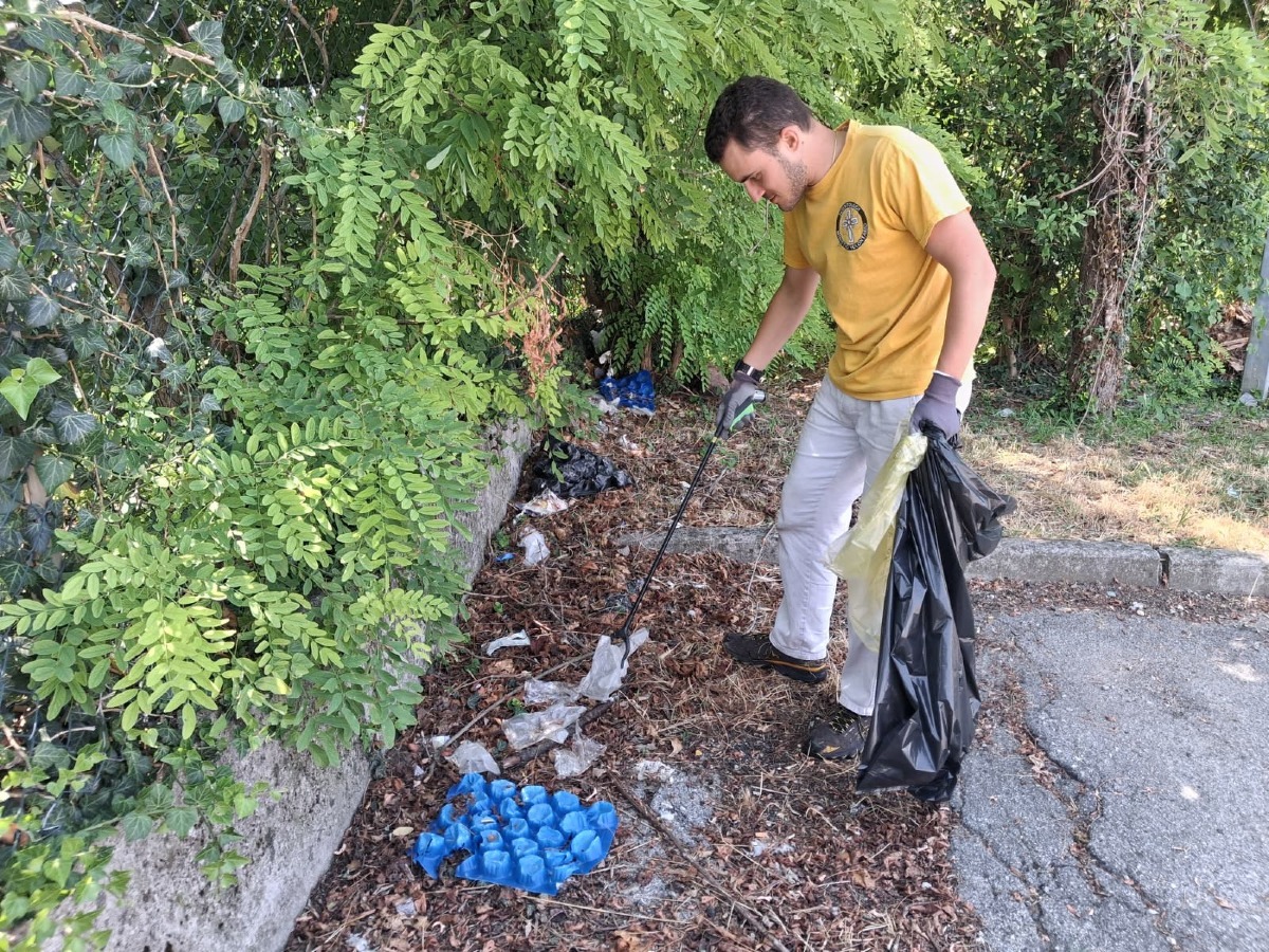 Pordenone, raccolti 37 chili di rifiuti nell’area commerciale di via Volt De Querini