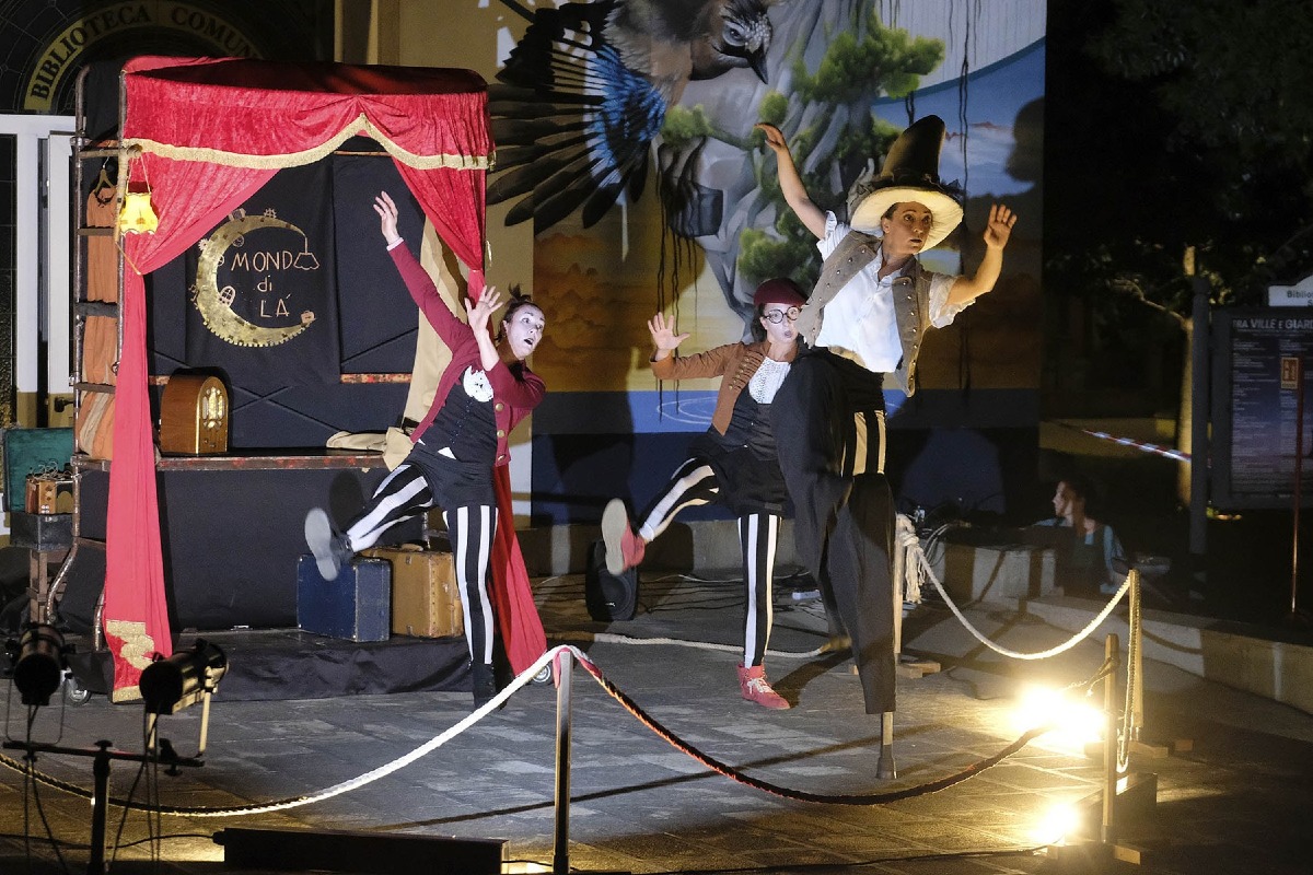 Piazza Aldo Moro piena per “Il mondo di Là” di PaZo Teatro a San Bellino
