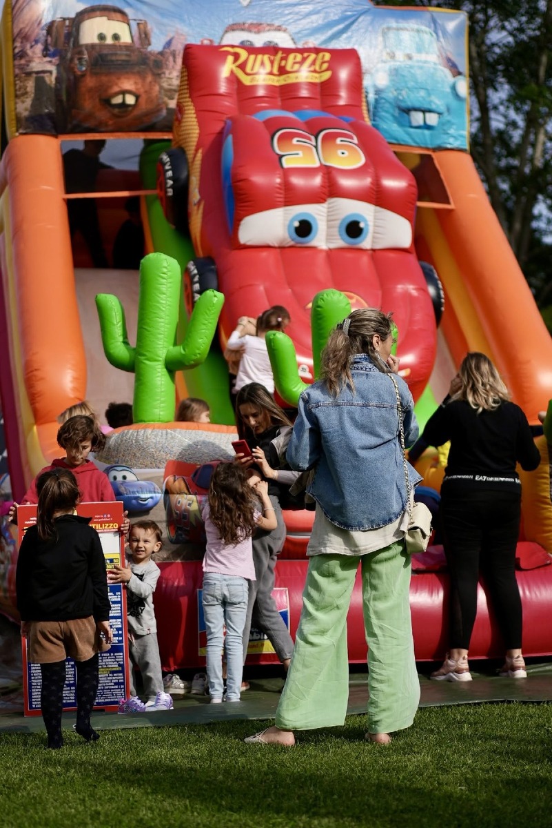 Centinaia di famiglie al parco gonfiabili gratuito di Padova a Villa Francesconi Lanza