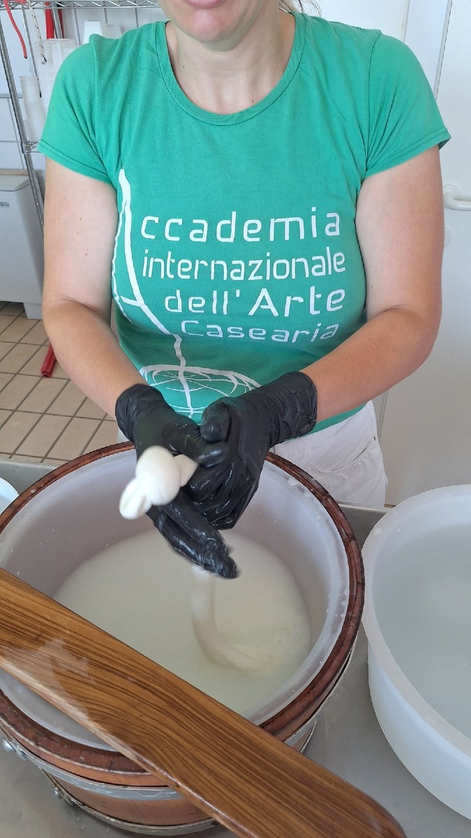 San Pietro di Feletto, venerdì il Mozzarella Party Live Show alla Latteria Perenzin