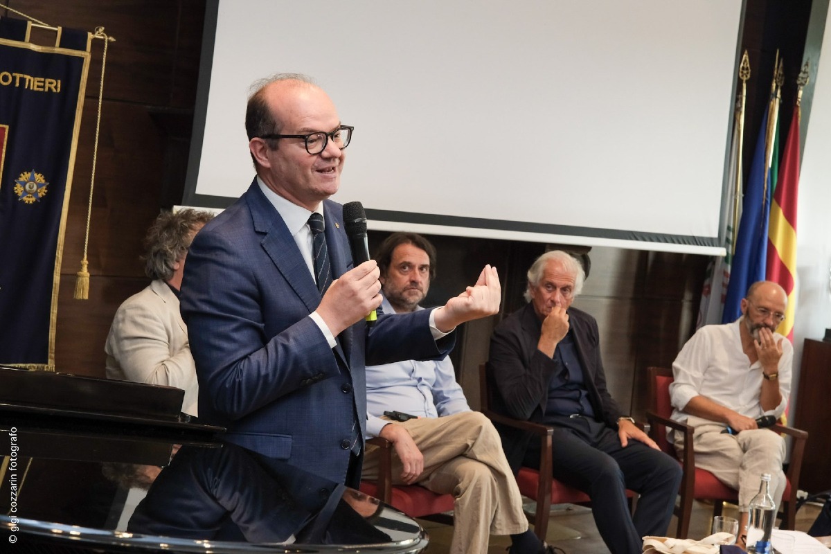 Pordenone 2027 si presenta a Roma: sold out sul Lungotevere per il roadshow “Capitali”