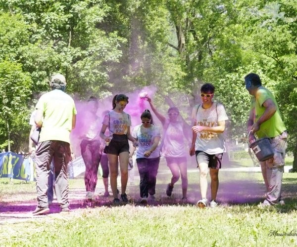 Crazy Color Race 2026, dal Lago dei Tre Comuni 11.727 euro ad A.G.M.E.N. Fvg