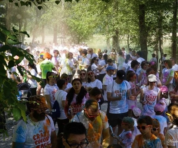 Crazy Color Race 2026, dal Lago dei Tre Comuni 11.727 euro ad A.G.M.E.N. Fvg
