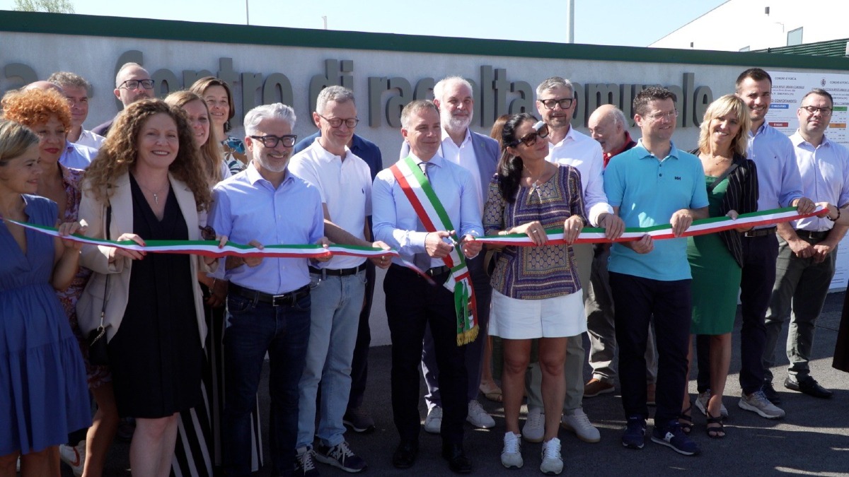 Porcia inaugura il nuovo centro di raccolta: 2 milioni dalla Regione e spazi decuplicati