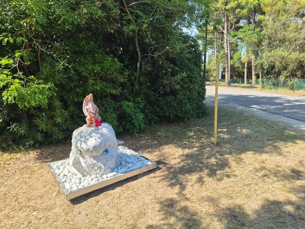 Nasce a Bibione Pineda una galleria nella pineta con 5 nuove sculture