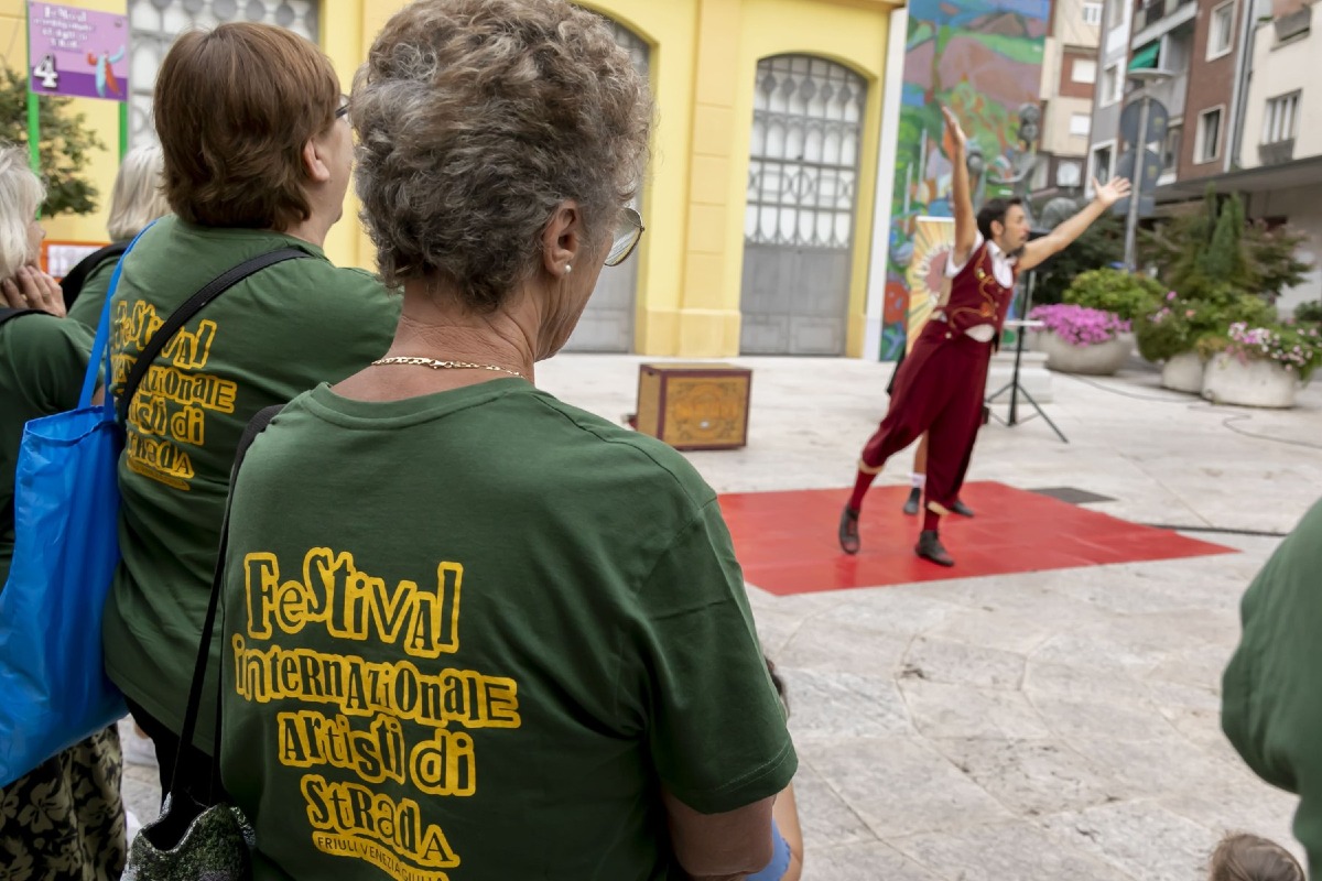 Monfalcone Estate 2026: sei giorni di appuntamenti tra libri, sport, spiaggia e centro