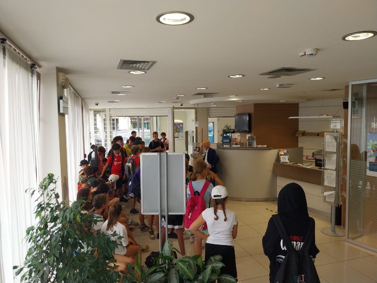 Rovigo, 50 ragazzi del San Bortolo in banca per una lezione su pagamenti digitali e