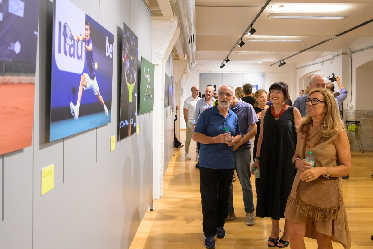 Trieste, a Flying Racquets la mostra sul tennis diventa interattiva con il sistema Amica