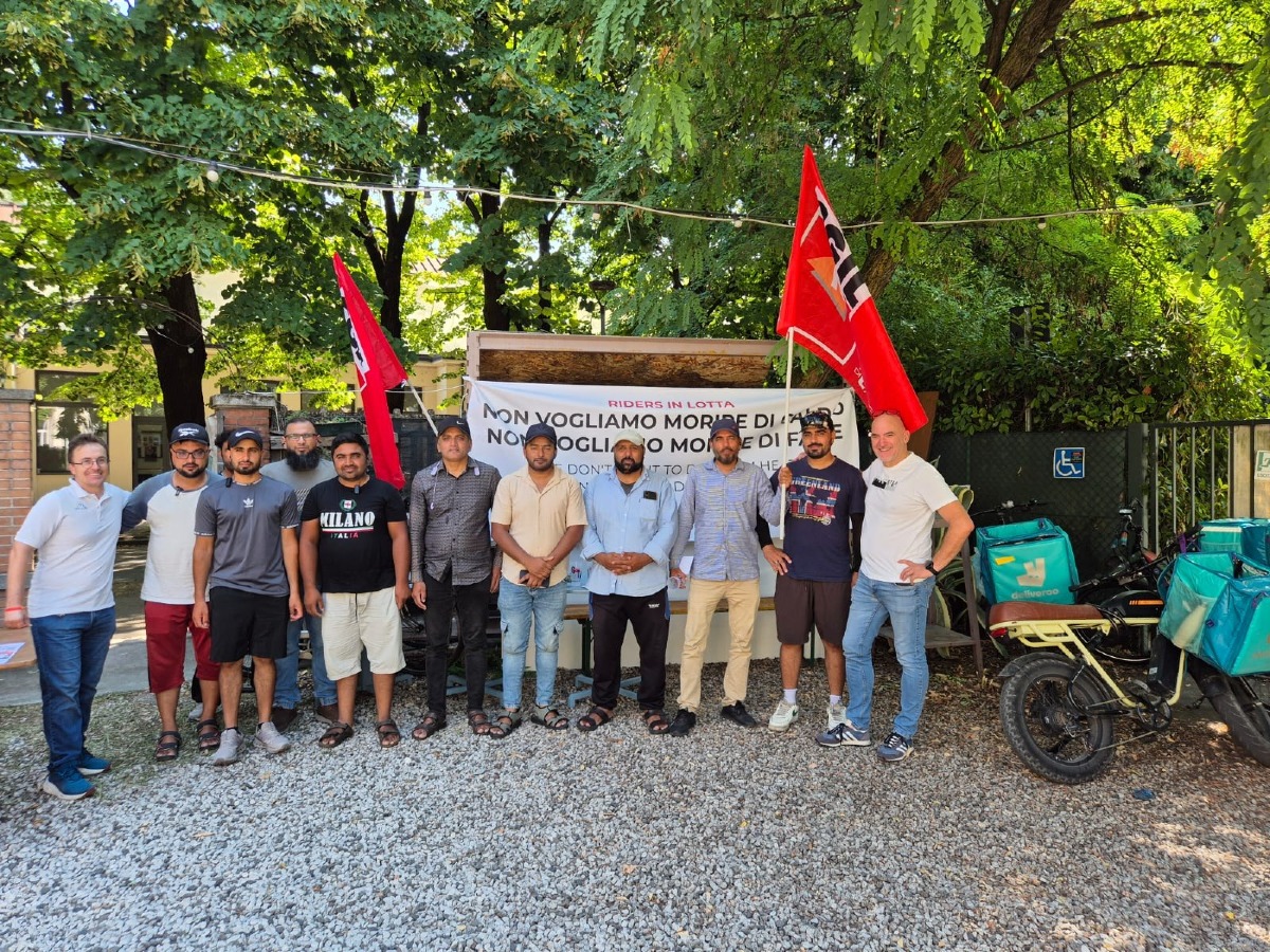 Vicenza, i rider chiedono tutele contro il caldo: stop alle consegne senza perdita di