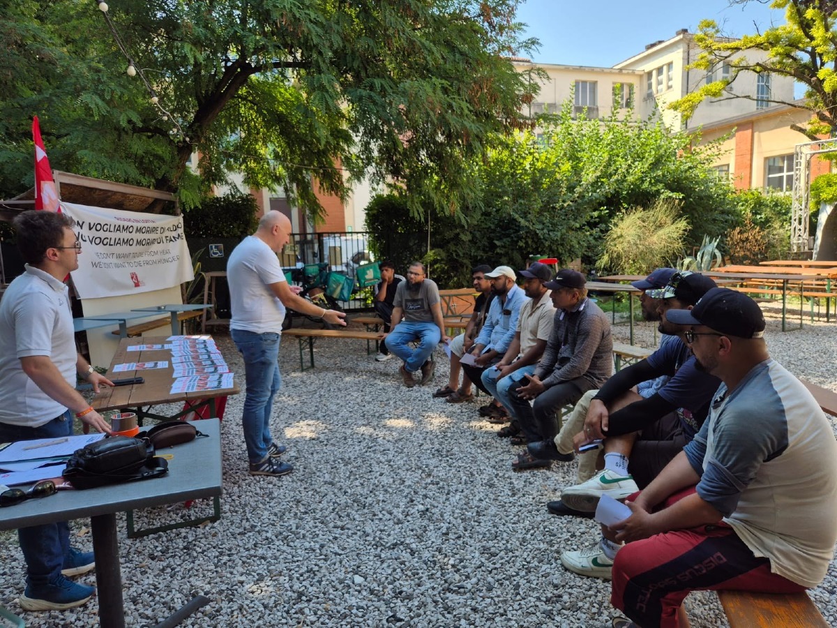 Vicenza, i rider chiedono tutele contro il caldo: stop alle consegne senza perdita di