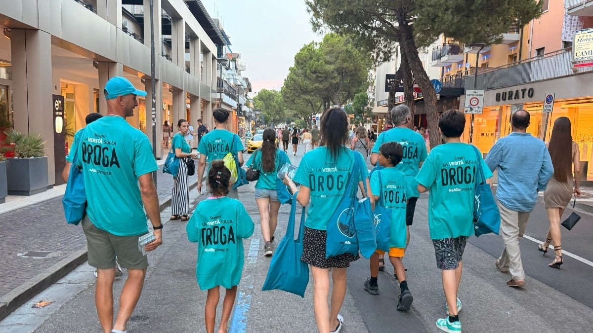 Jesolo, in via Bafile riparte la campagna informativa rivolta ai ragazzi della movida - 