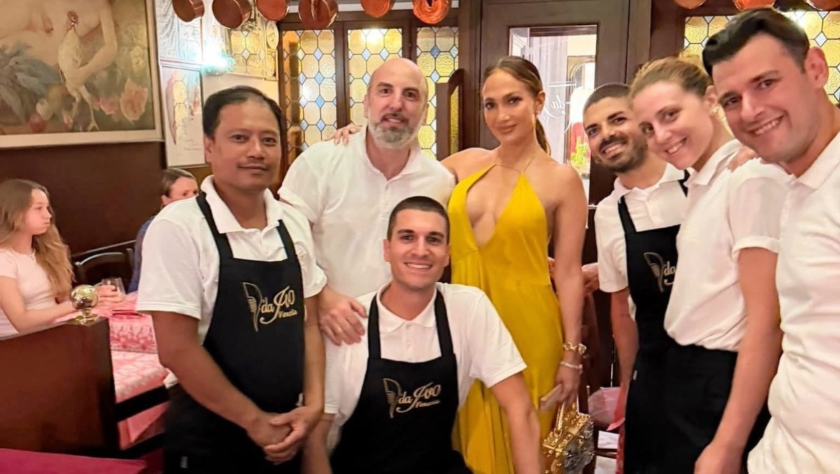Una serata come tante al ristorante, poi arriva lei: Jennifer Lopez - 