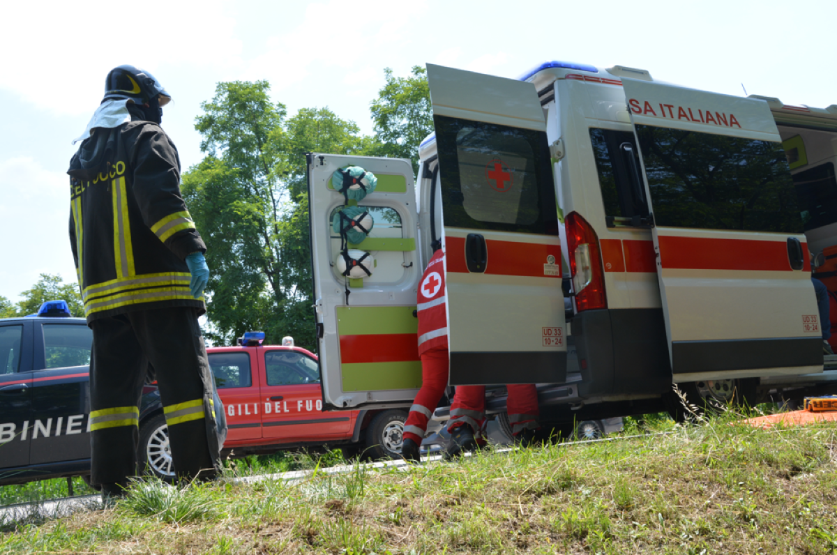 Schianto tra moto e auto sulla Statale 50: morto un uomo, traffico bloccato - Immagine di repertorio