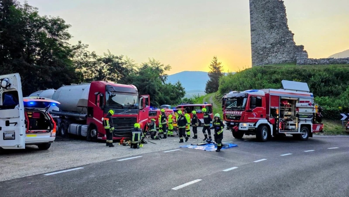 Resta schiacciato sotto un autocarro: grave incidente sul lavoro all’alba - 