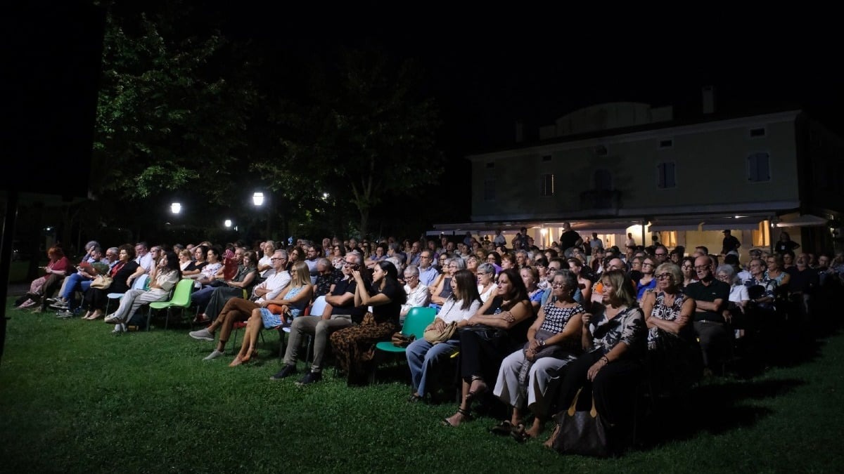 A Villa Pepoli il teatro mette alla prova il valore dei soldi: Antonella Questa in scena a Santa Maria Maddalena - 