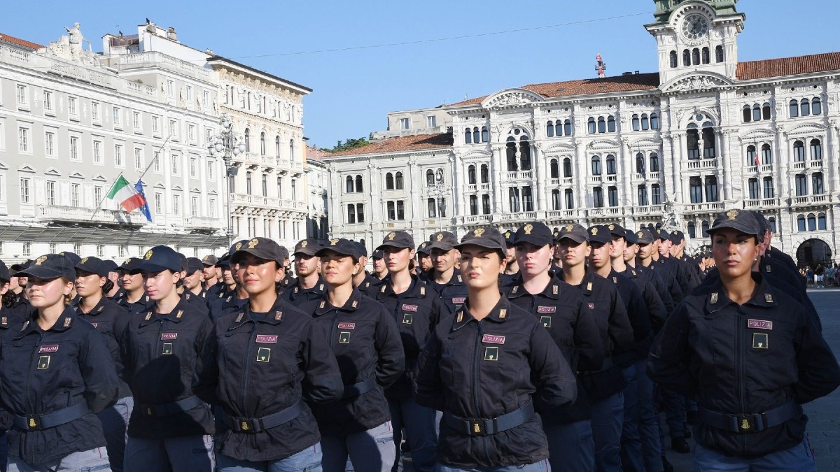 Trieste, 415 allievi agenti in piazza Unità per l’Ammainabandiera del 233° corso - 