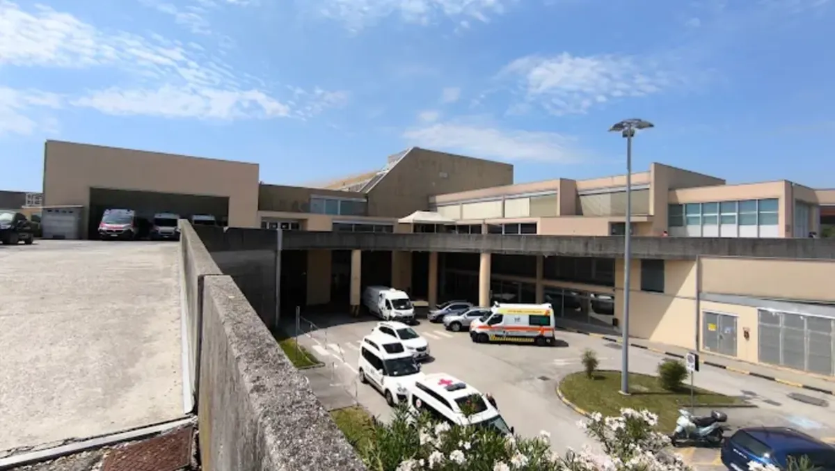 Paziente minaccia il personale all’ospedale di Palmanova: medico lo colpisce con un pugno - 