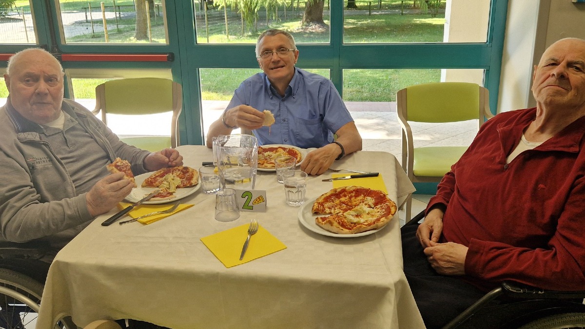Portogruaro, alla Francescon la pizza diventa esercizio di memoria per 50 anziani - 