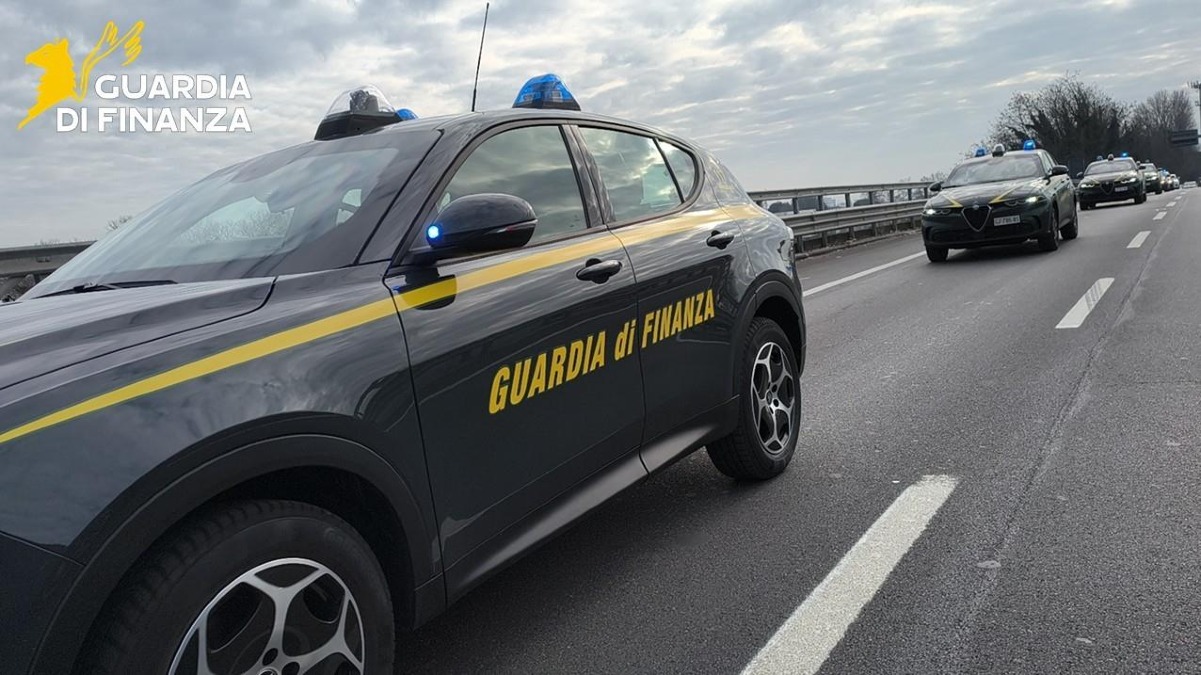 Ketamina nascosta nei Corn Flakes: due giovani arrestati al ritiro del pacco - 