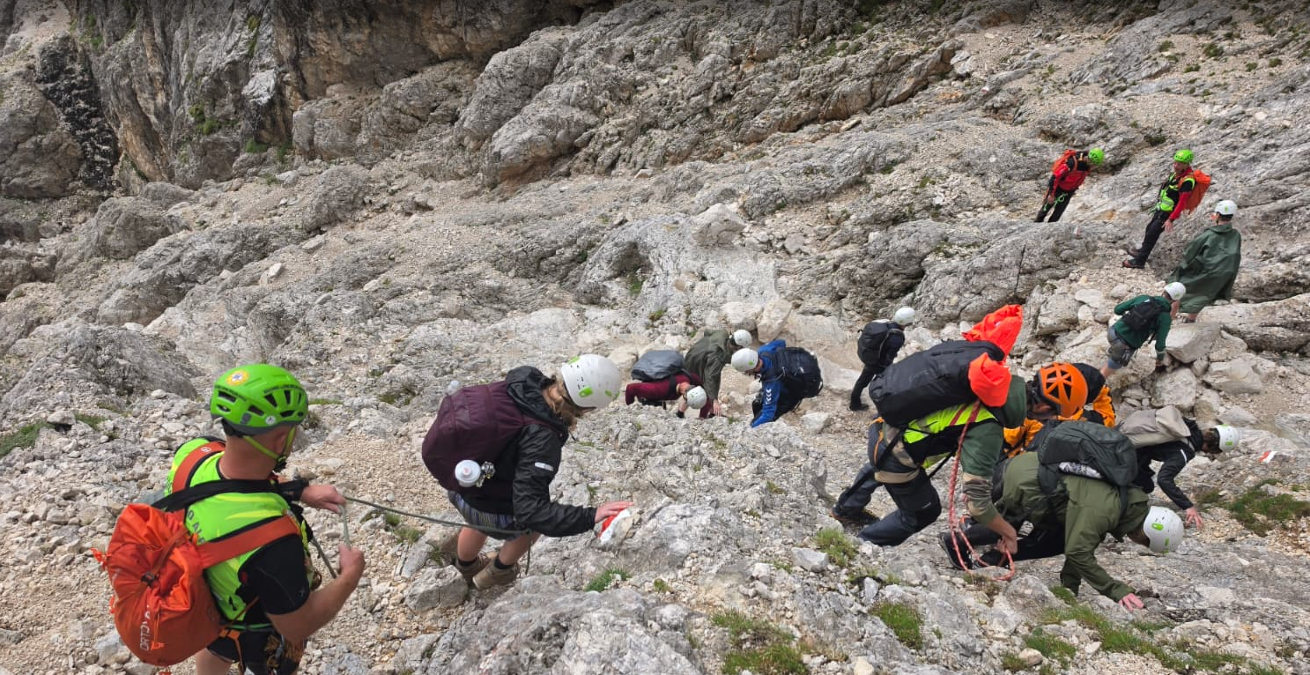 Ferrata chiusa da due anni, ma continuano a percorrerla: “Così mettete a rischio anche i soccorritori” - 
