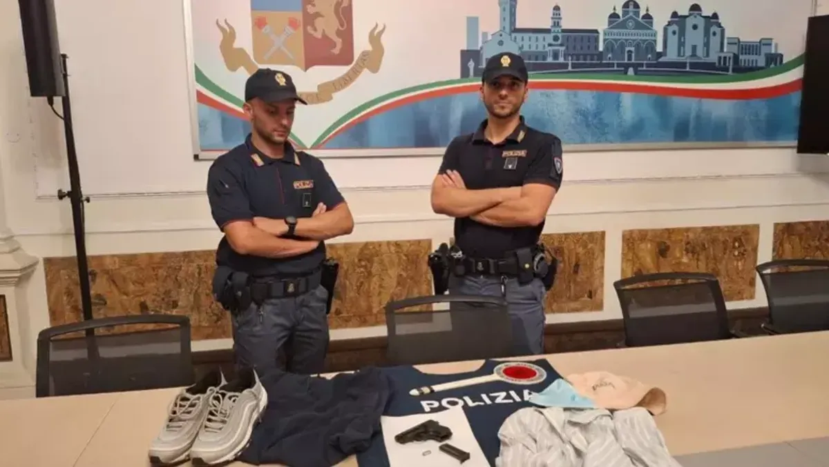 Rapina due farmacie con una pistola: «Avevo bisogno di soldi, sono in cassa integrazione» - 