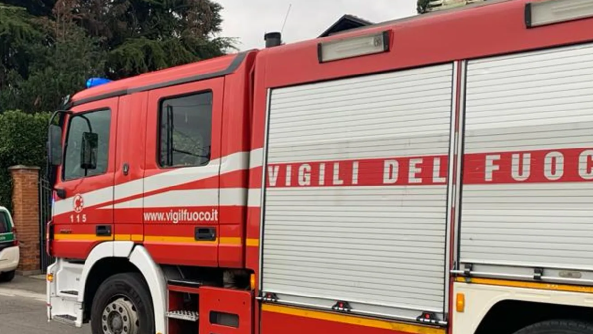 Pasiano, l’albero gli cade addosso mentre lo taglia: Adriano muore a 59 anni