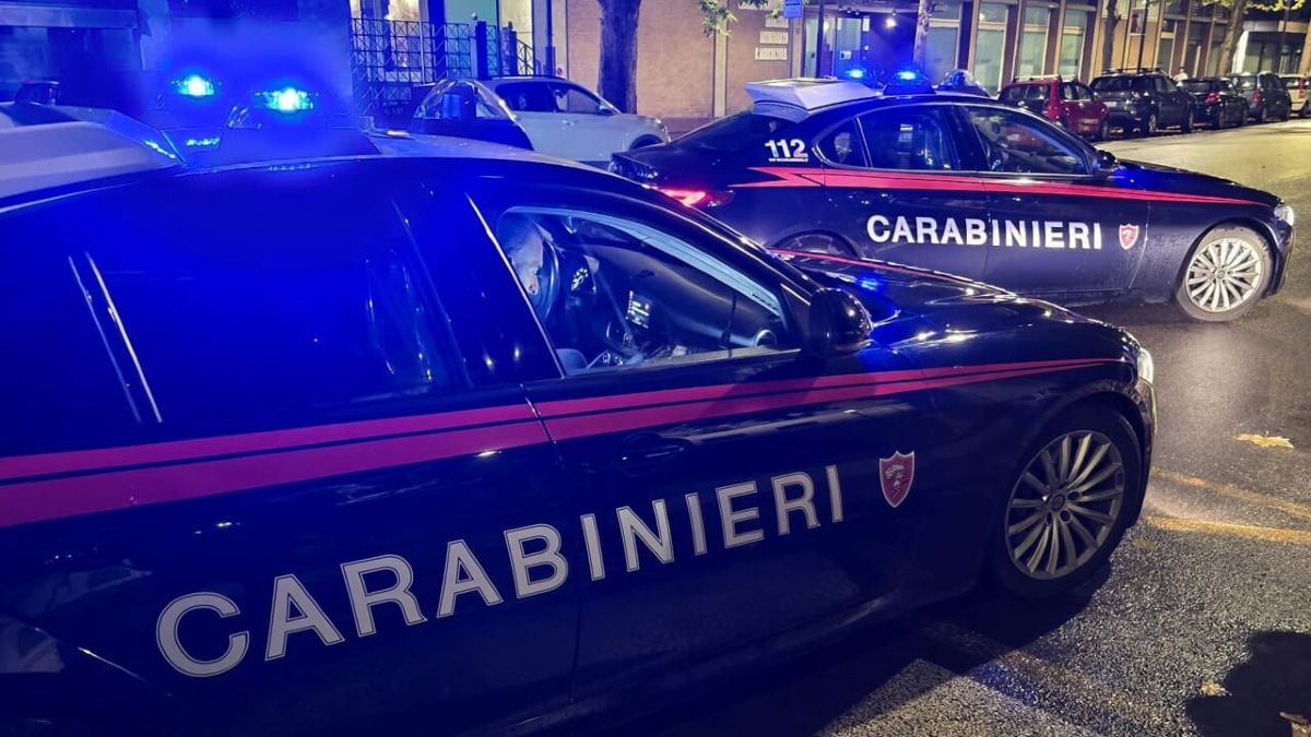 Caos fuori da un bar a Verona: prende a calci e gomitate i Carabinieri, arrestato 41enne - 