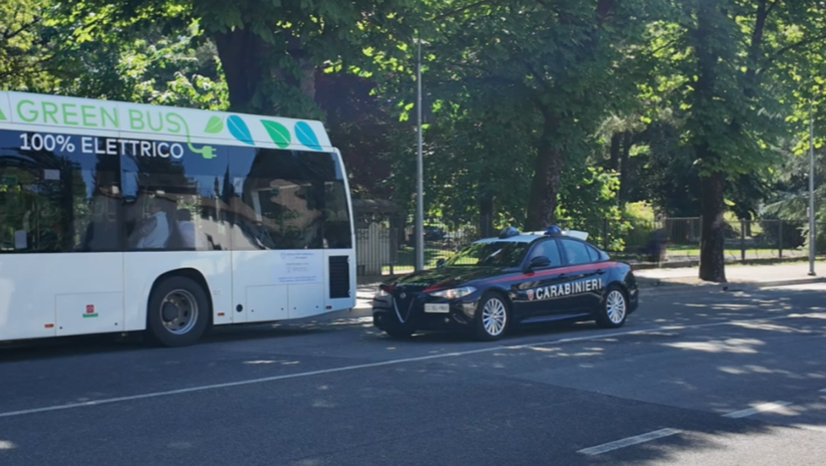 Occupano un edificio dell’Arma, poi un uomo nudo in piazza: 3 stranieri denunciati a Udine - 