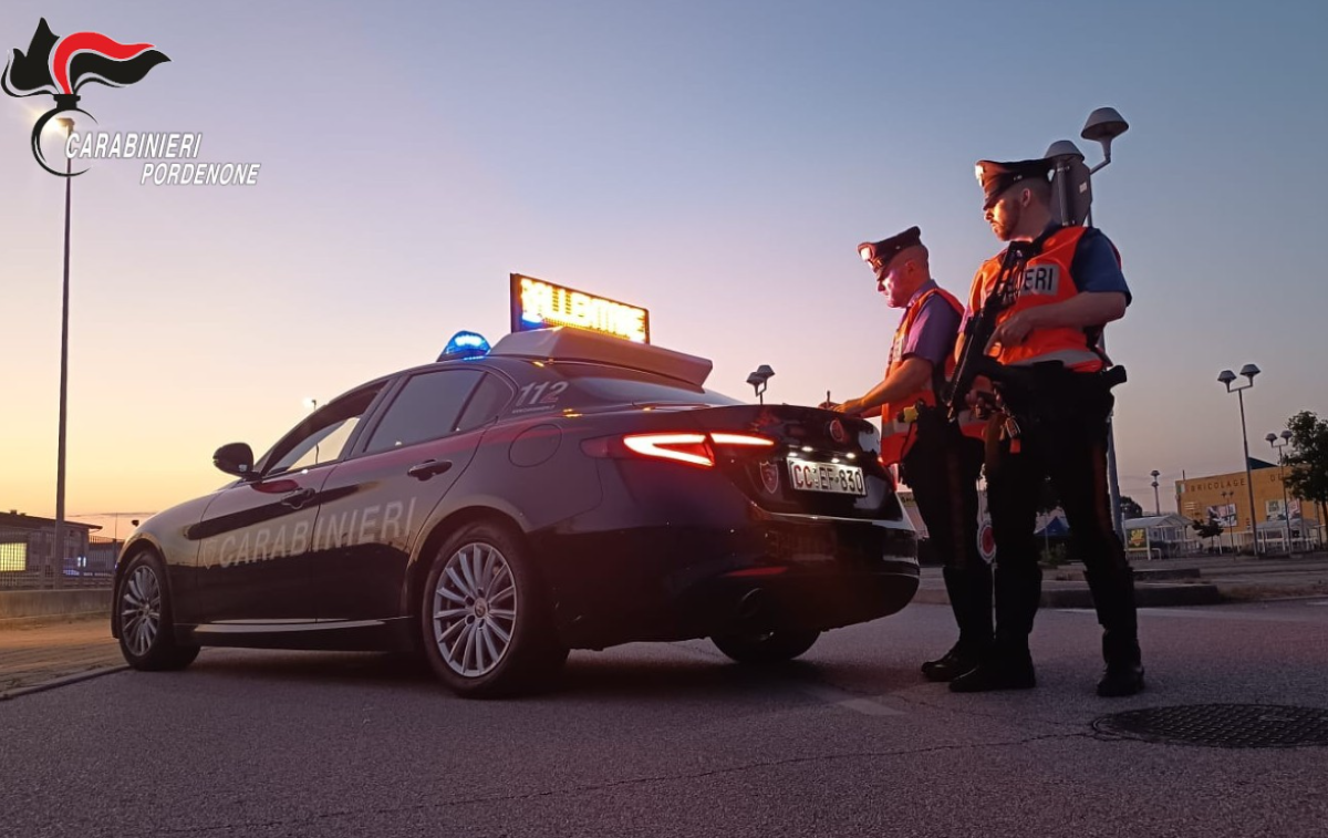 Incendio appiccato nel bosco, minacce sul bus e furti: 56enne arrestato a Cordenons - 