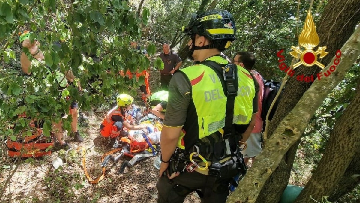 Paura sulla Costiera triestina, persona cade lungo l’impervio sentiero verso la spiaggia - 